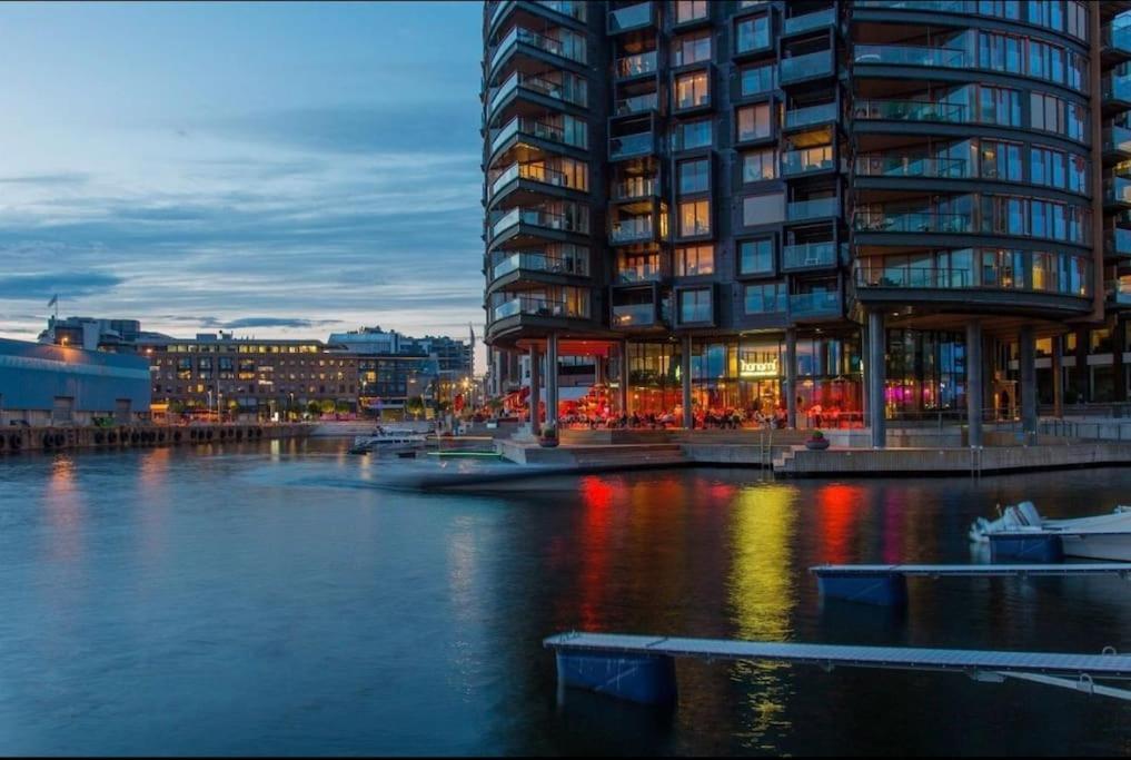 Appartamento Aker Brygge - Sjoside Hjem - Sentral Beliggenhet Oslo Esterno foto