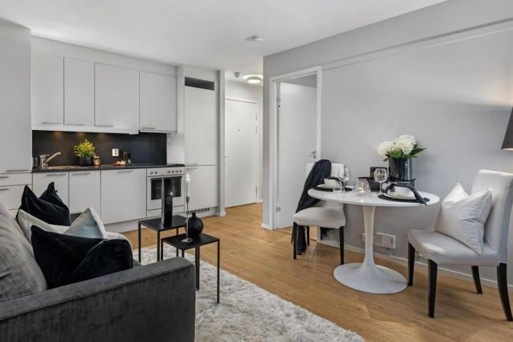 Appartamento Aker Brygge - Sjoside Hjem - Sentral Beliggenhet Oslo Esterno foto